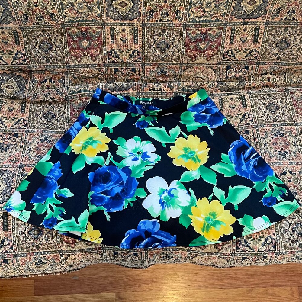 Y2K Forever 21 Black Skater mini Skirt with Blue and Yellow Flowers.